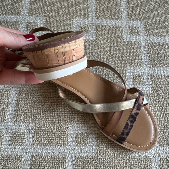 New Nine West Dallan Slip On Sandals Tan Gold Leopard Strappy Cork Sole Size 9.5 - Picture 3 of 5